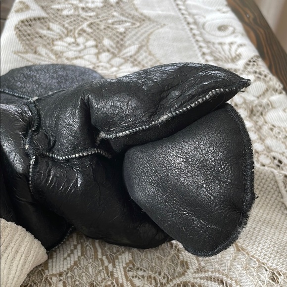 Unisex Black Crackled Leather Soft Sheepskin Winter Mittens - Picture 5 of 14